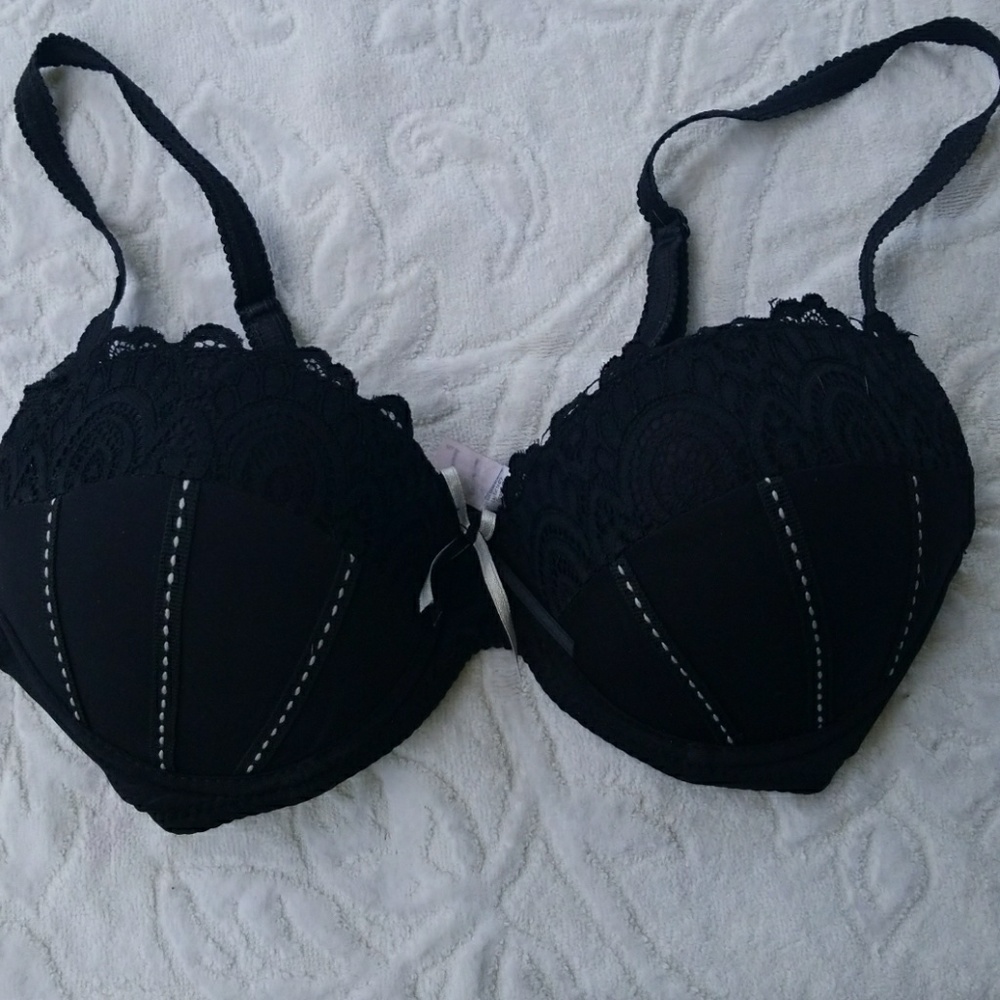 Sexy black bra with lace. 34B